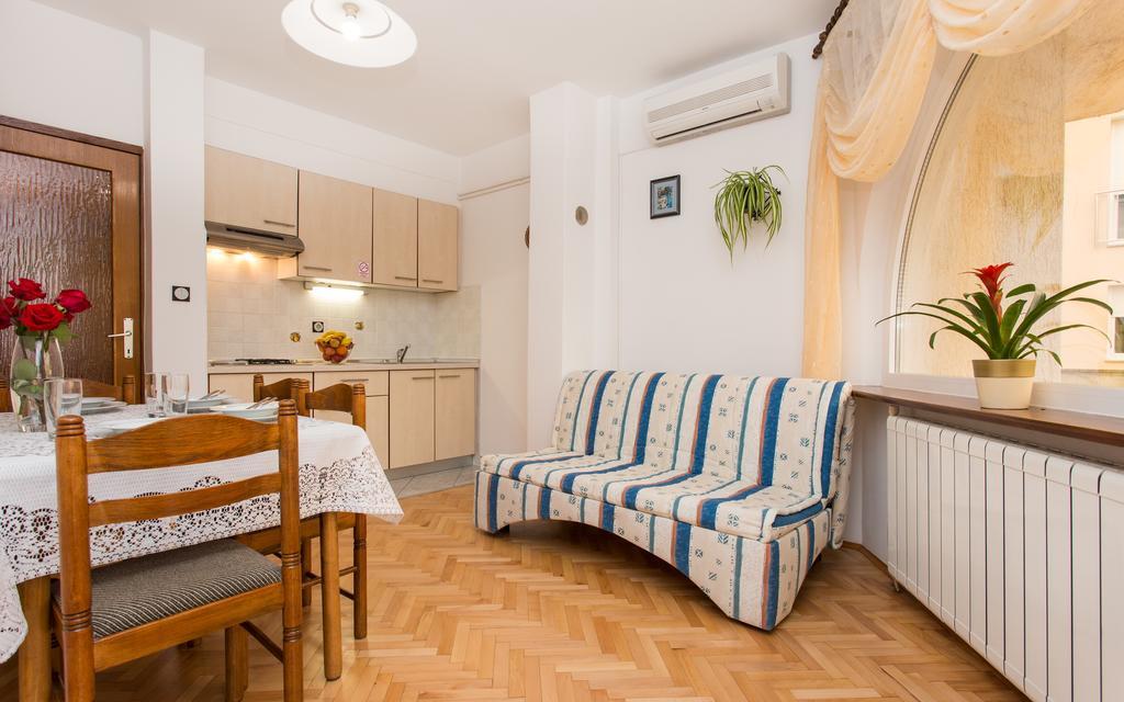 Apartments Lucija Baška Eksteriør bilde