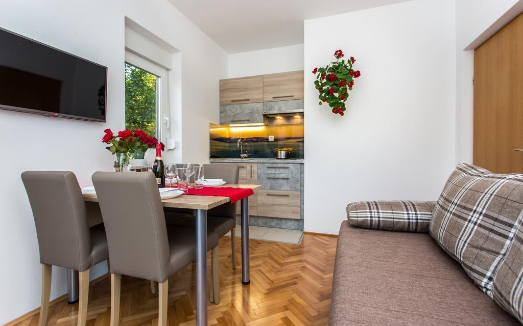 Apartments Lucija Baška Eksteriør bilde