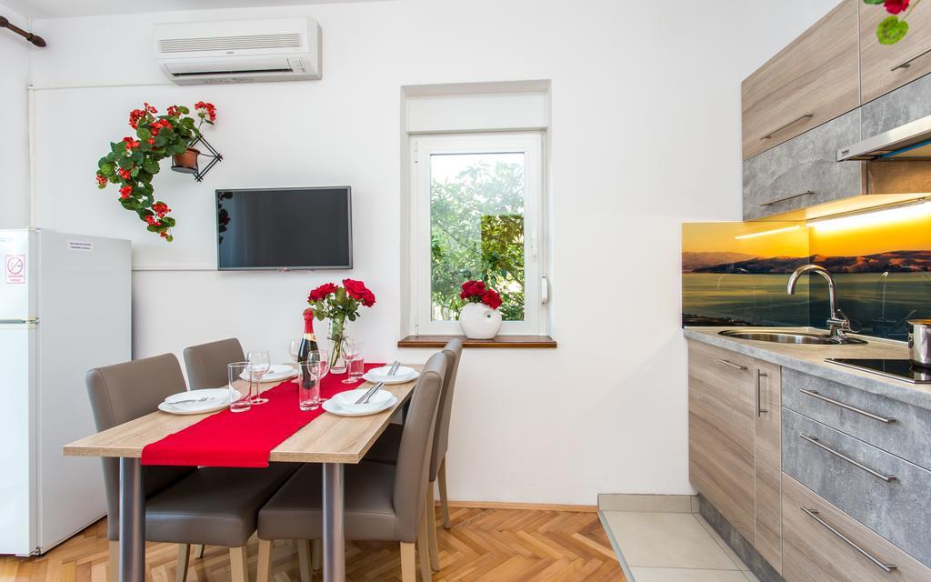 Apartments Lucija Baška Eksteriør bilde